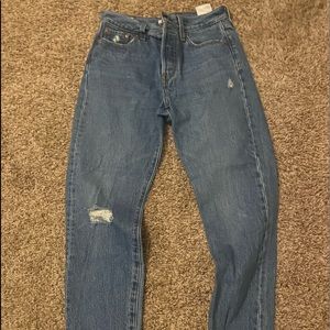 Only worn 2 times. Size 26 Levi wedgie Jean!
